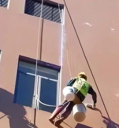 宾馆外墙粉刷高空作业安全绳的安全使用